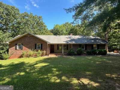 Home For Sale in Dawsonville, Georgia