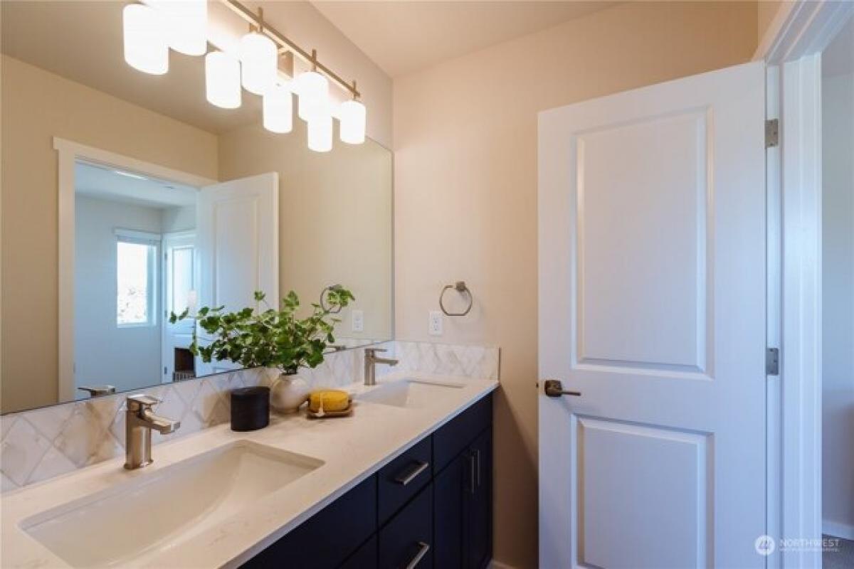 Picture of Home For Sale in Everett, Washington, United States