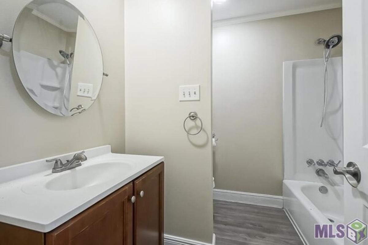 Picture of Home For Sale in Greenwell Springs, Louisiana, United States