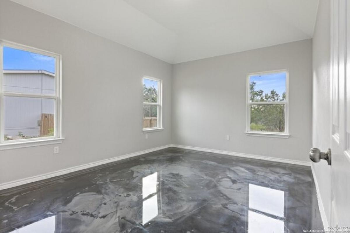 Picture of Home For Sale in Spring Branch, Texas, United States