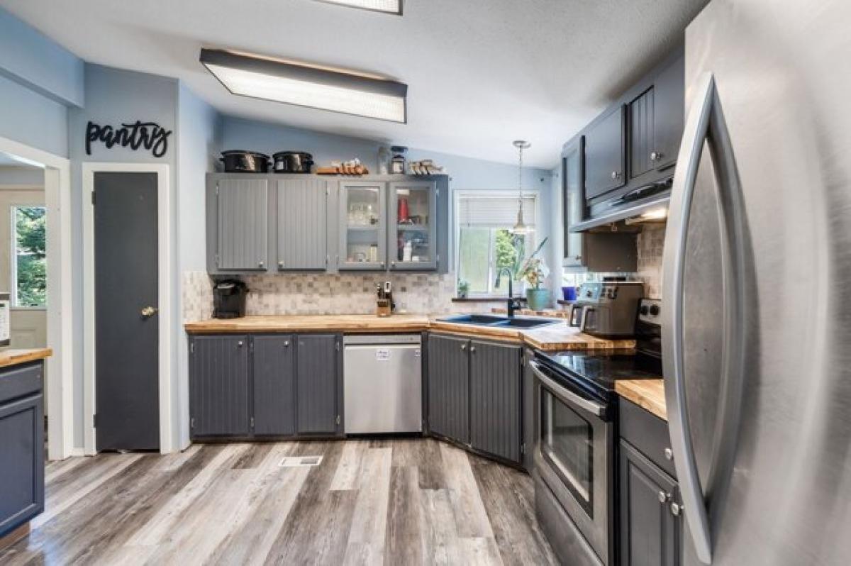 Picture of Home For Sale in Kalispell, Montana, United States