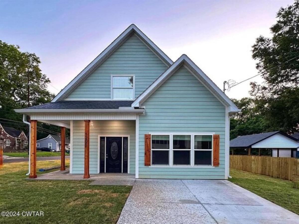 Picture of Home For Sale in Jackson, Tennessee, United States