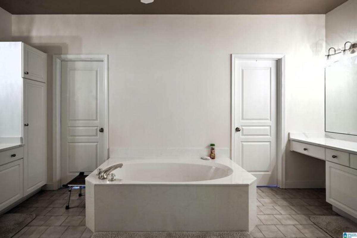 Picture of Home For Sale in Hoover, Alabama, United States