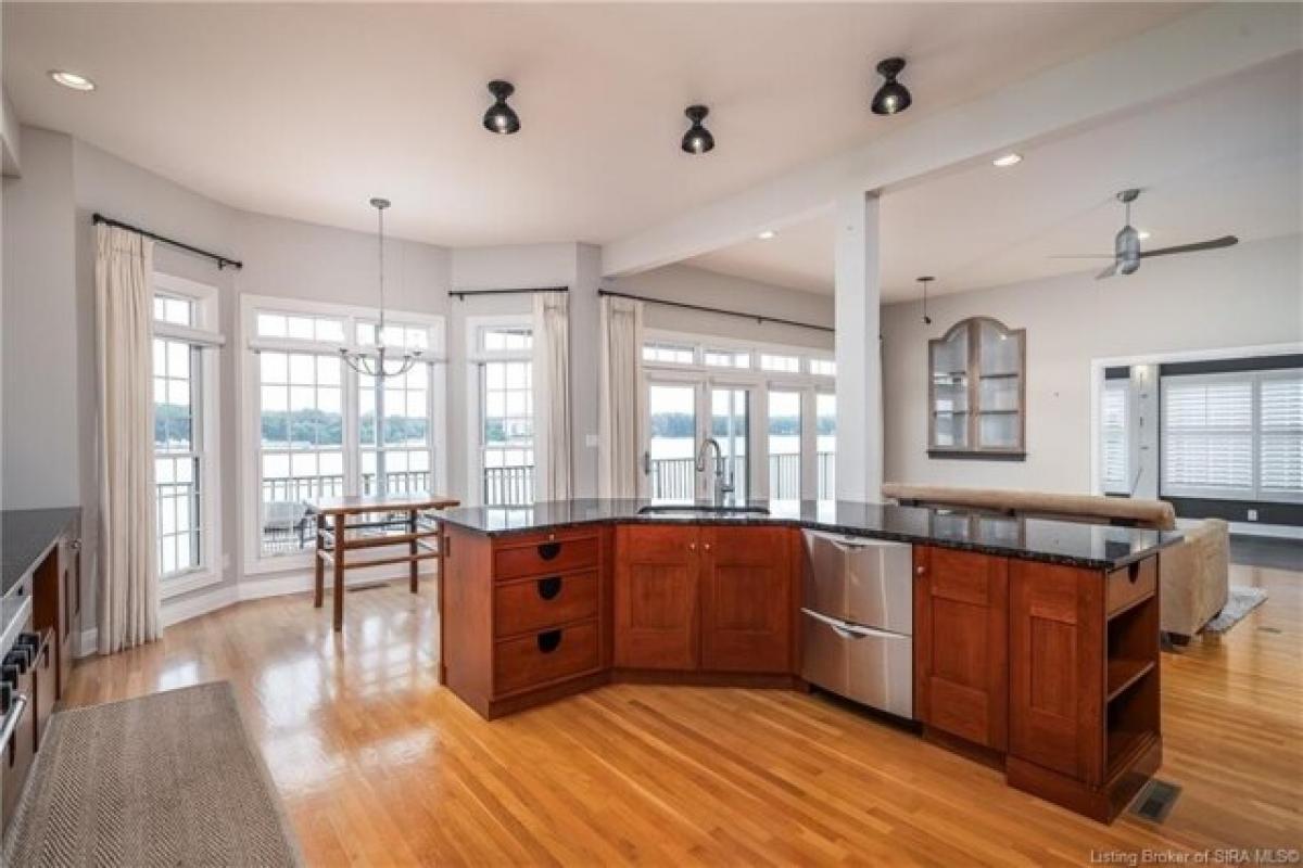 Picture of Home For Sale in Jeffersonville, Indiana, United States