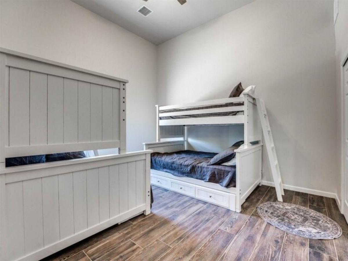 Picture of Home For Sale in Guthrie, Oklahoma, United States