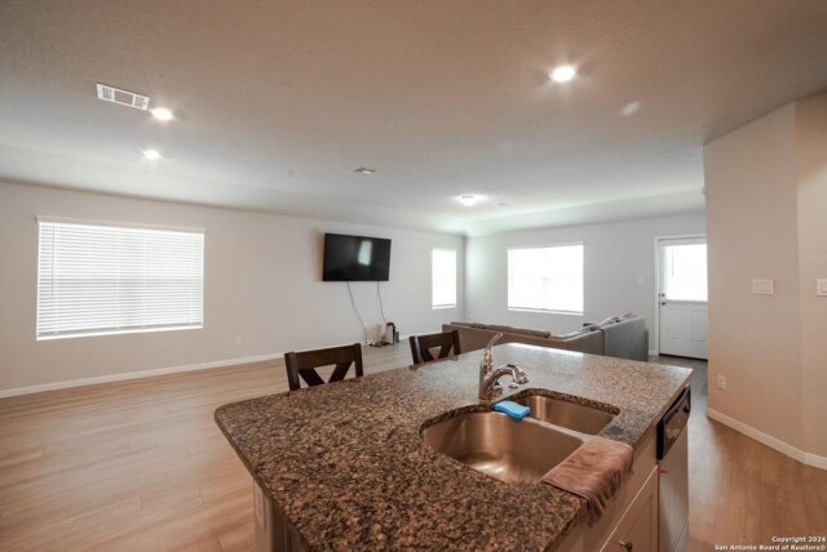 Picture of Home For Sale in Bulverde, Texas, United States