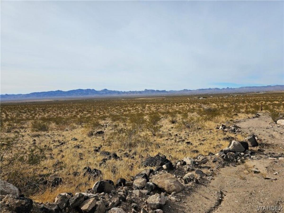 Picture of Residential Land For Sale in Golden Valley, Arizona, United States