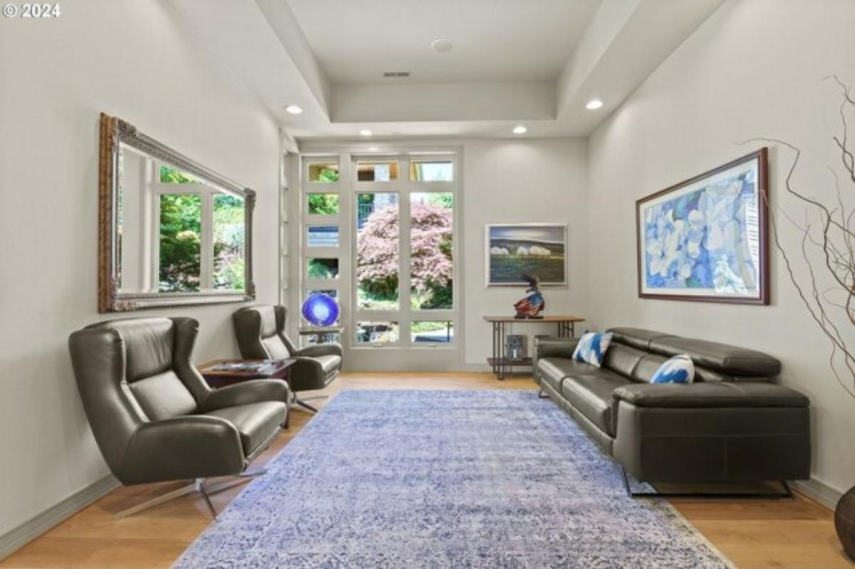 Picture of Home For Sale in Lake Oswego, Oregon, United States