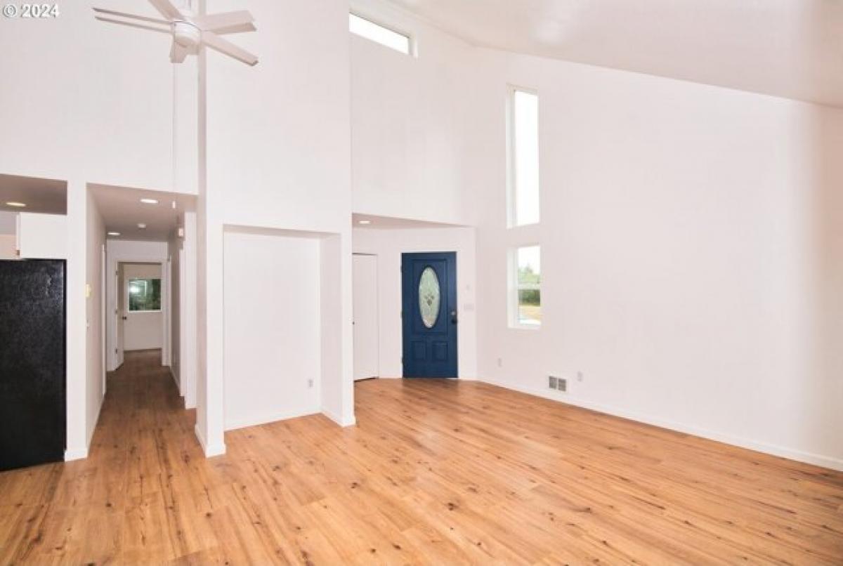 Picture of Home For Sale in Ocean Shores, Washington, United States