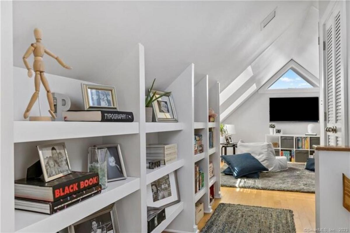 Picture of Home For Sale in Branford, Connecticut, United States