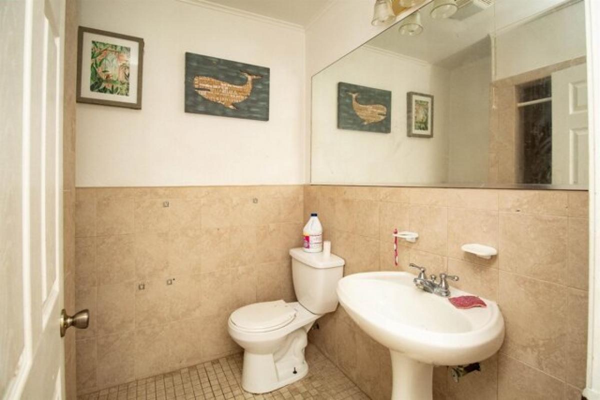 Picture of Home For Sale in Laredo, Texas, United States