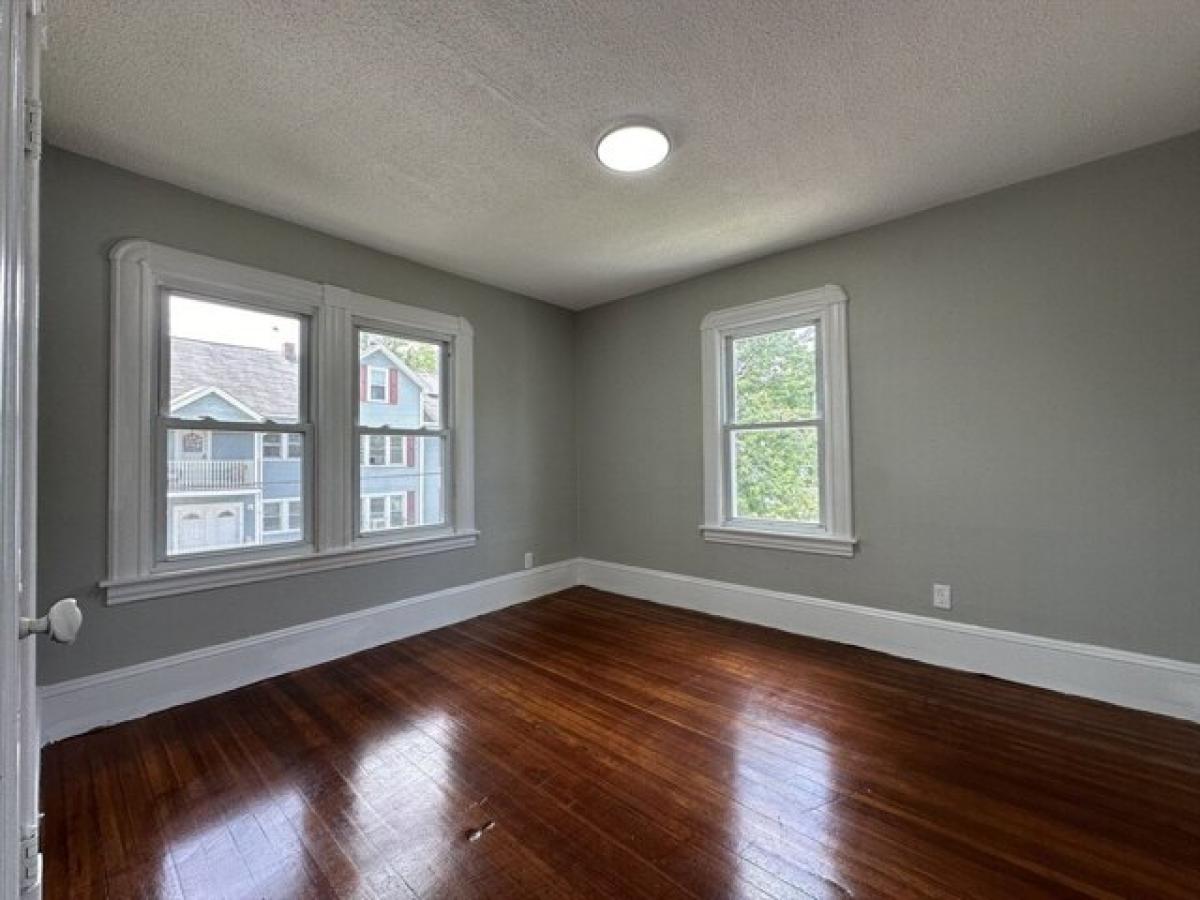 Picture of Home For Sale in Springfield, Massachusetts, United States