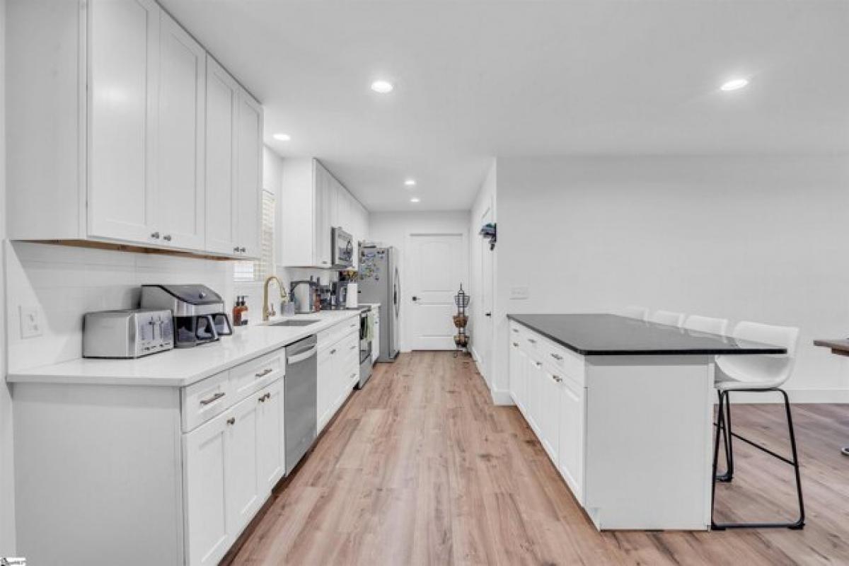 Picture of Home For Sale in Inman, South Carolina, United States