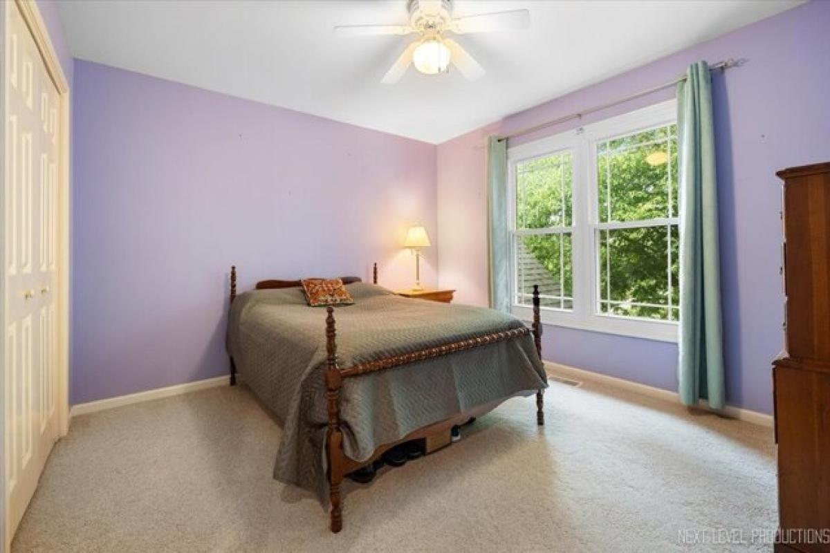 Picture of Home For Sale in Aurora, Illinois, United States