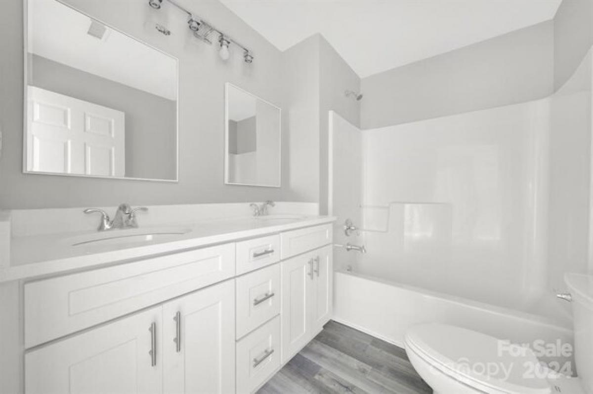 Picture of Home For Sale in Lancaster, South Carolina, United States