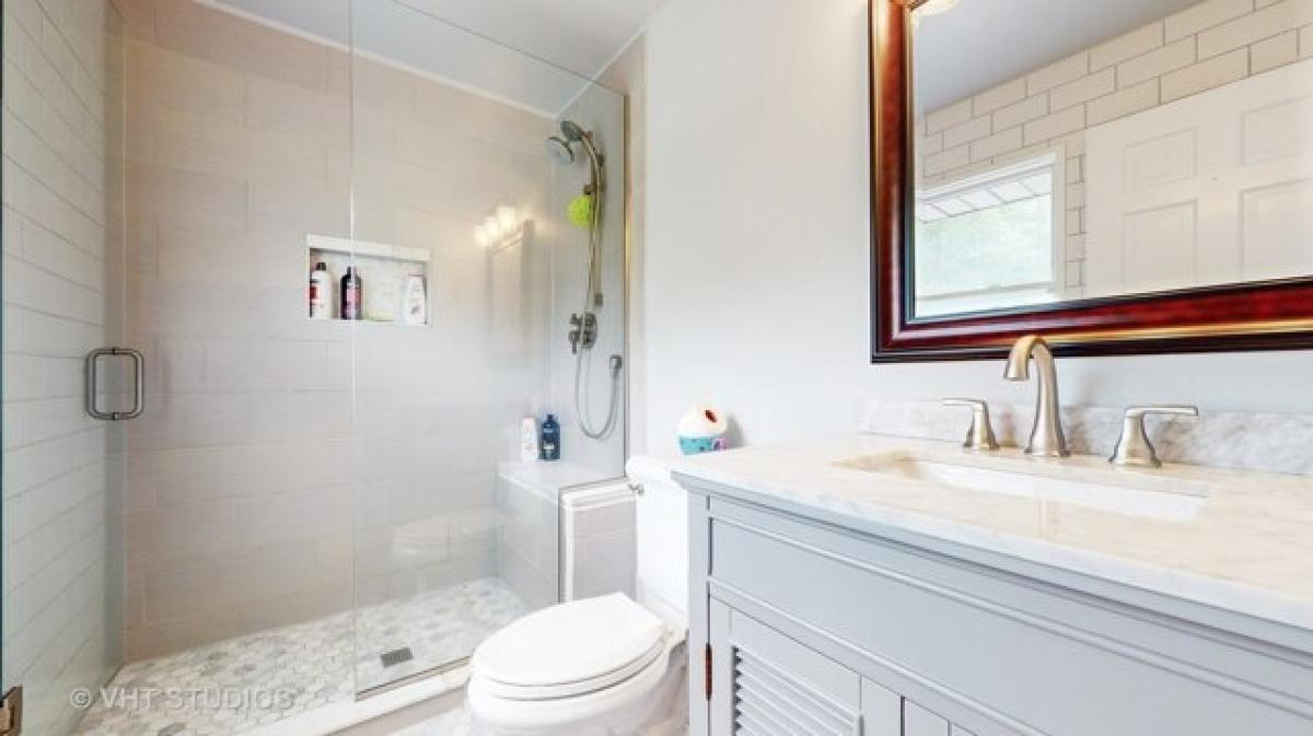 Picture of Home For Sale in Crystal Lake, Illinois, United States