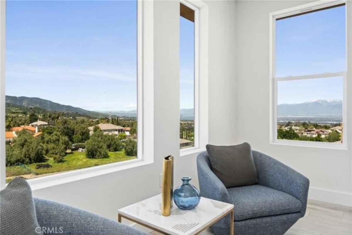 Picture of Home For Sale in Corona, California, United States