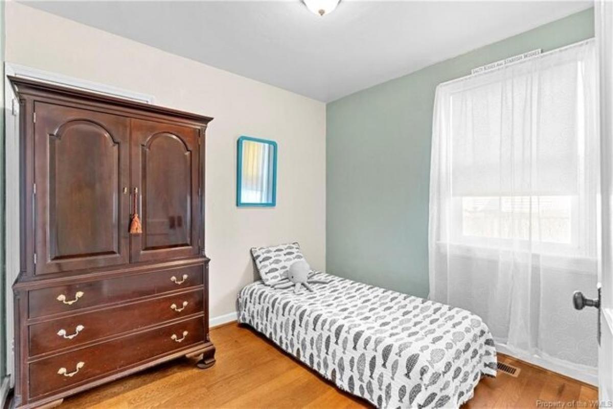 Picture of Home For Sale in Hampton, Virginia, United States