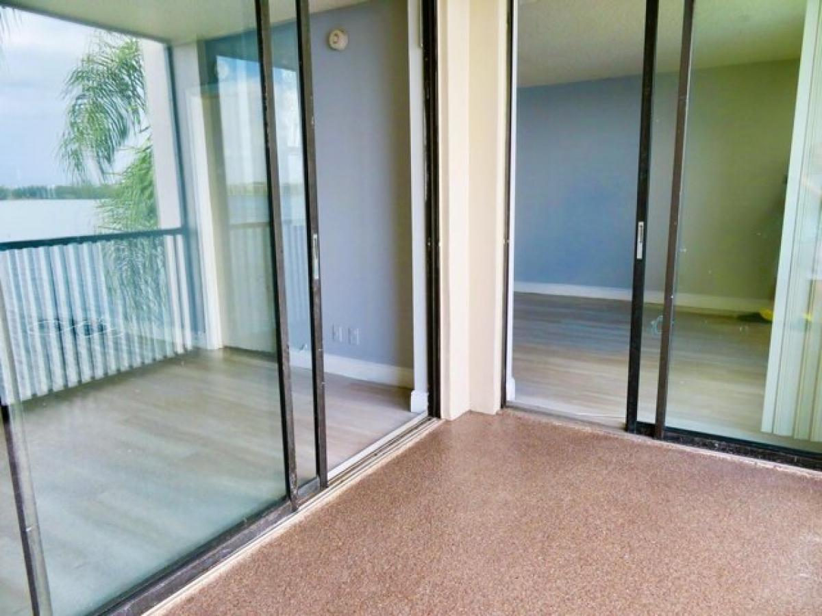 Picture of Home For Sale in Oakland Park, Florida, United States