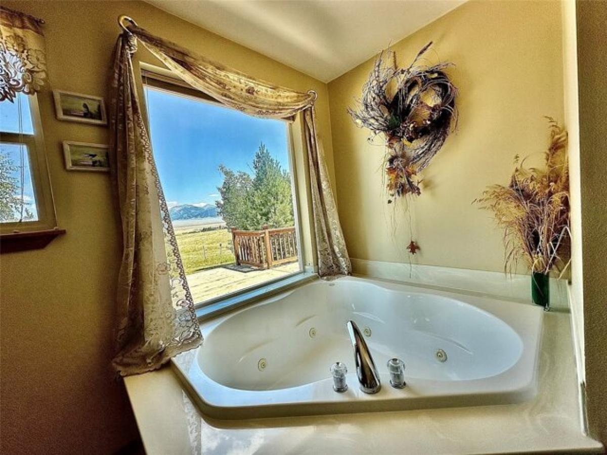 Picture of Home For Sale in Ennis, Montana, United States