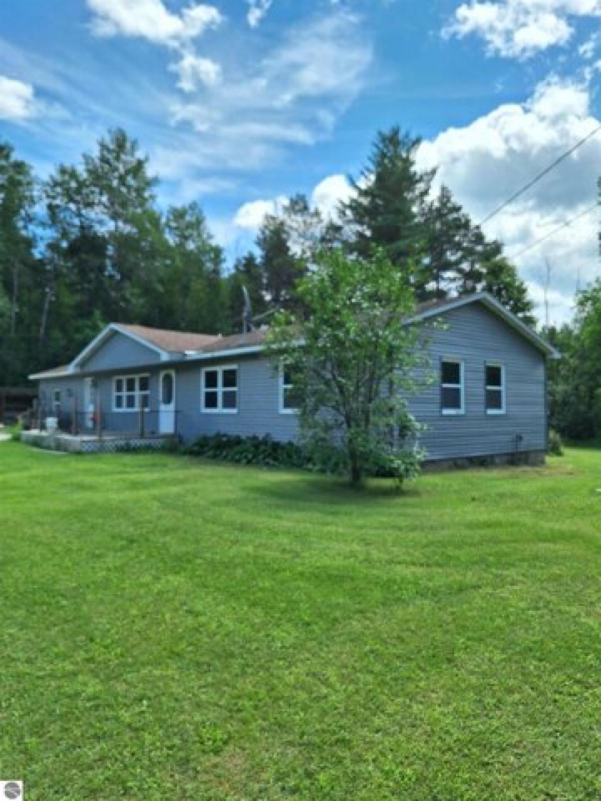Picture of Home For Sale in Tawas City, Michigan, United States