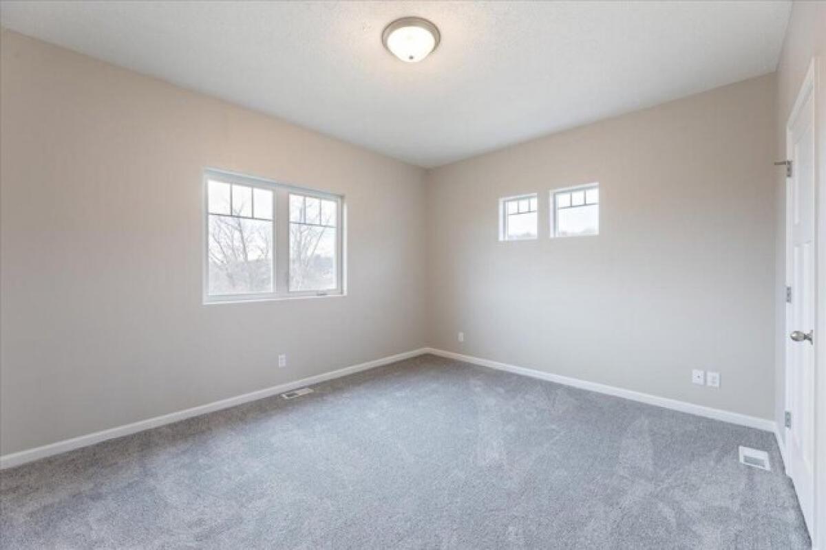 Picture of Home For Sale in Council Bluffs, Iowa, United States