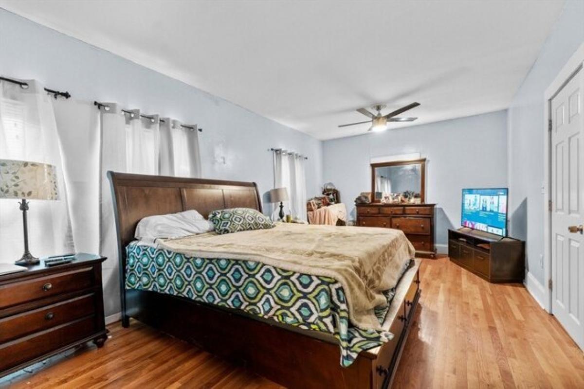 Picture of Home For Sale in Brockton, Massachusetts, United States