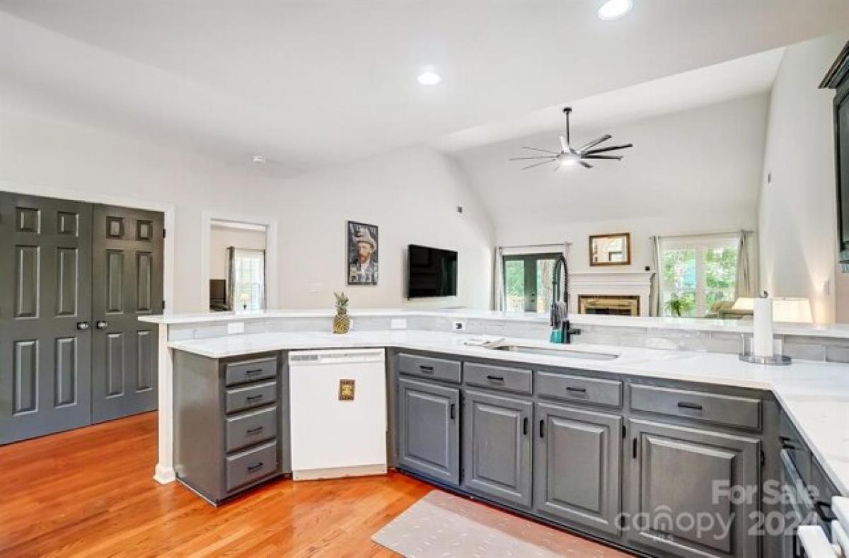 Picture of Home For Sale in Huntersville, North Carolina, United States