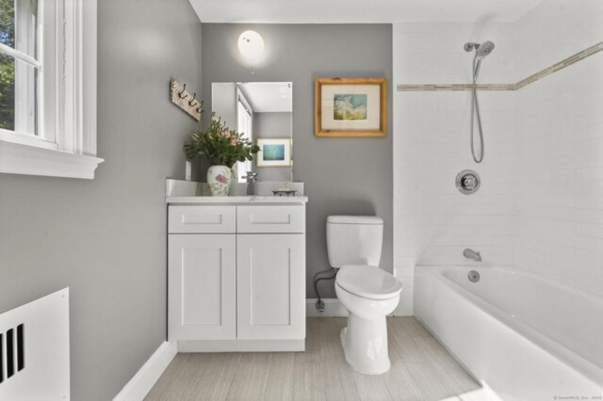 Picture of Home For Sale in Stamford, Connecticut, United States