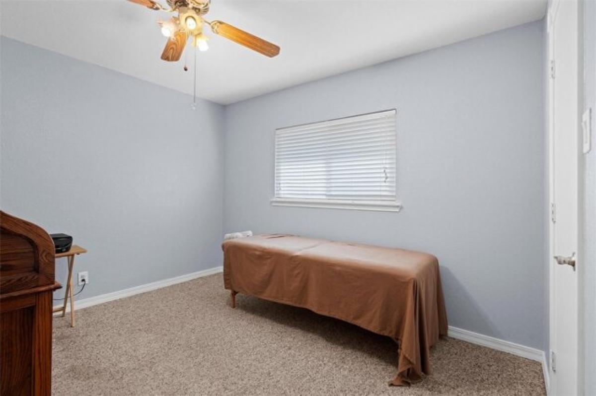 Picture of Home For Sale in Bedford, Texas, United States