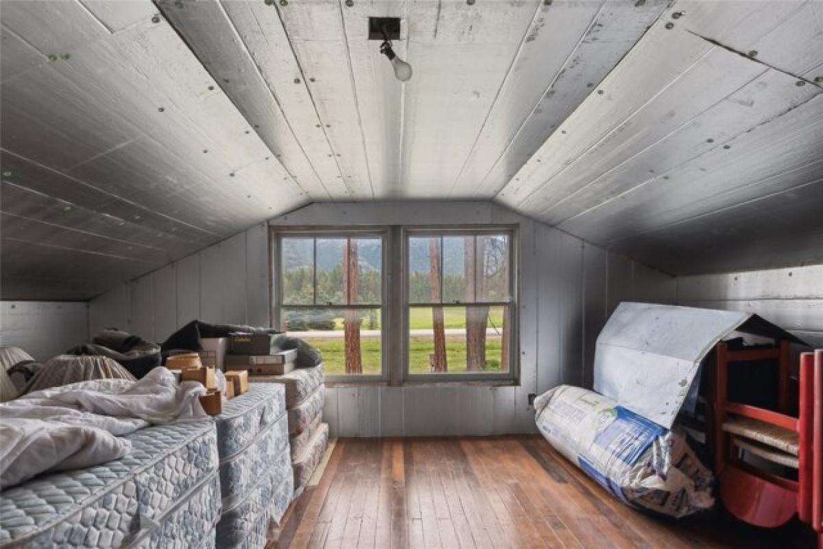 Picture of Home For Sale in Columbia Falls, Montana, United States