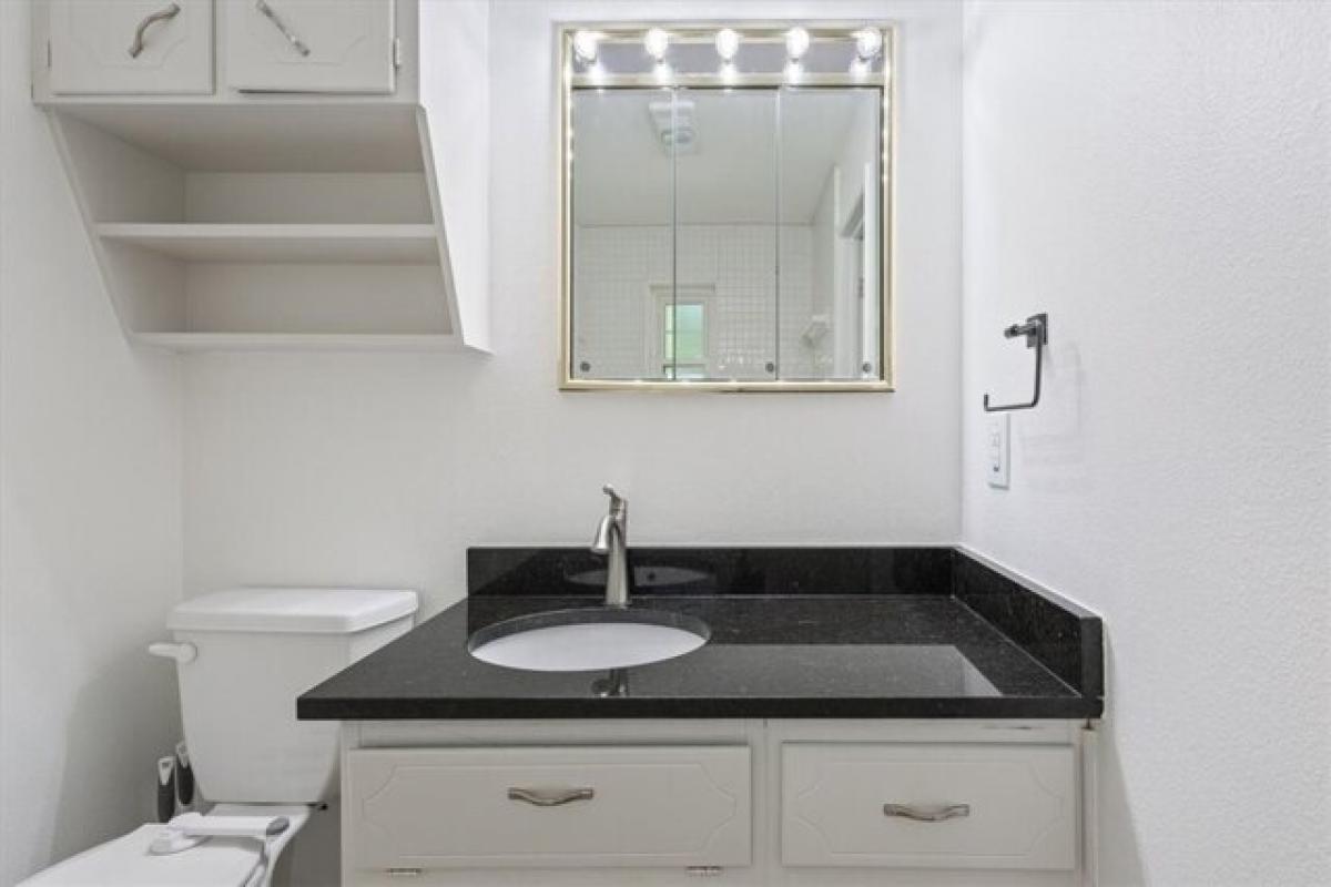 Picture of Home For Sale in Woodway, Texas, United States