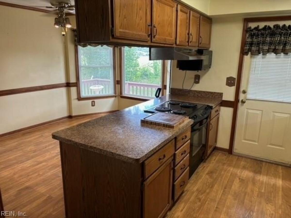 Picture of Home For Sale in Portsmouth, Virginia, United States