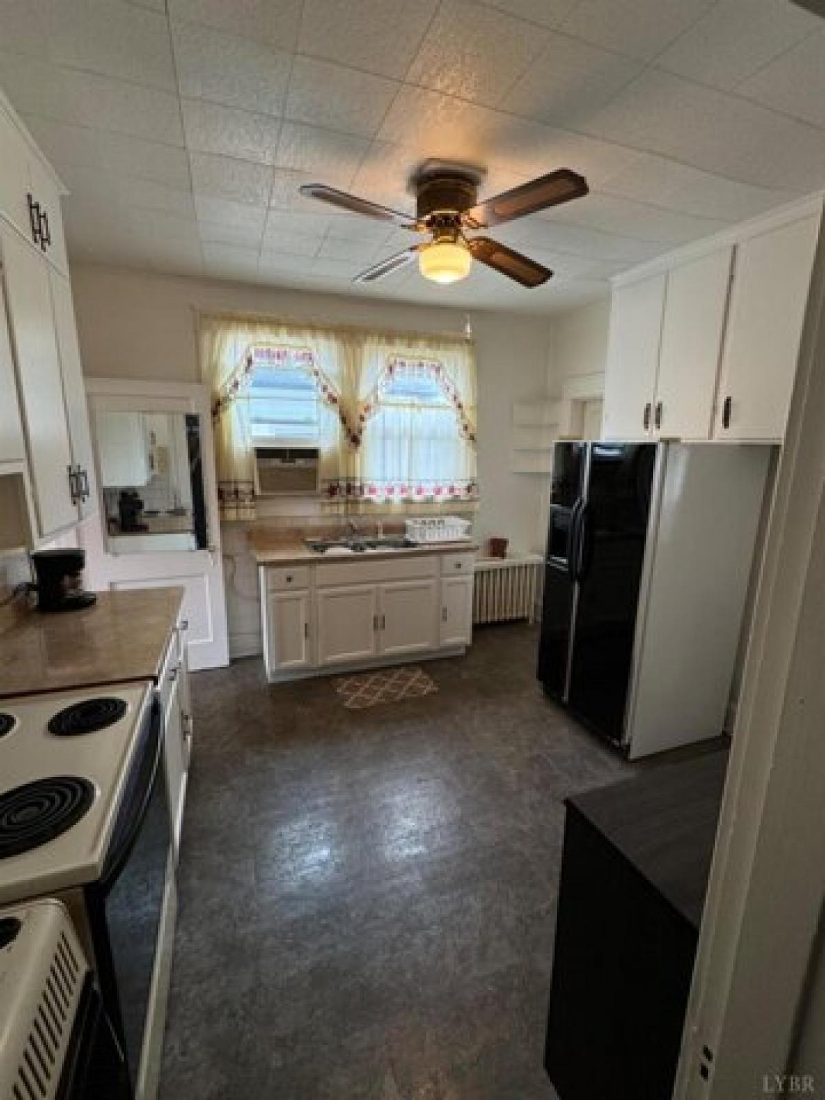 Picture of Home For Sale in Lynchburg, Virginia, United States