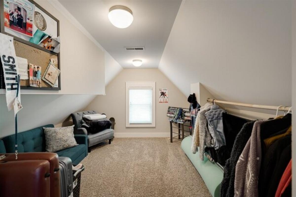 Picture of Home For Sale in Bloomington, Illinois, United States