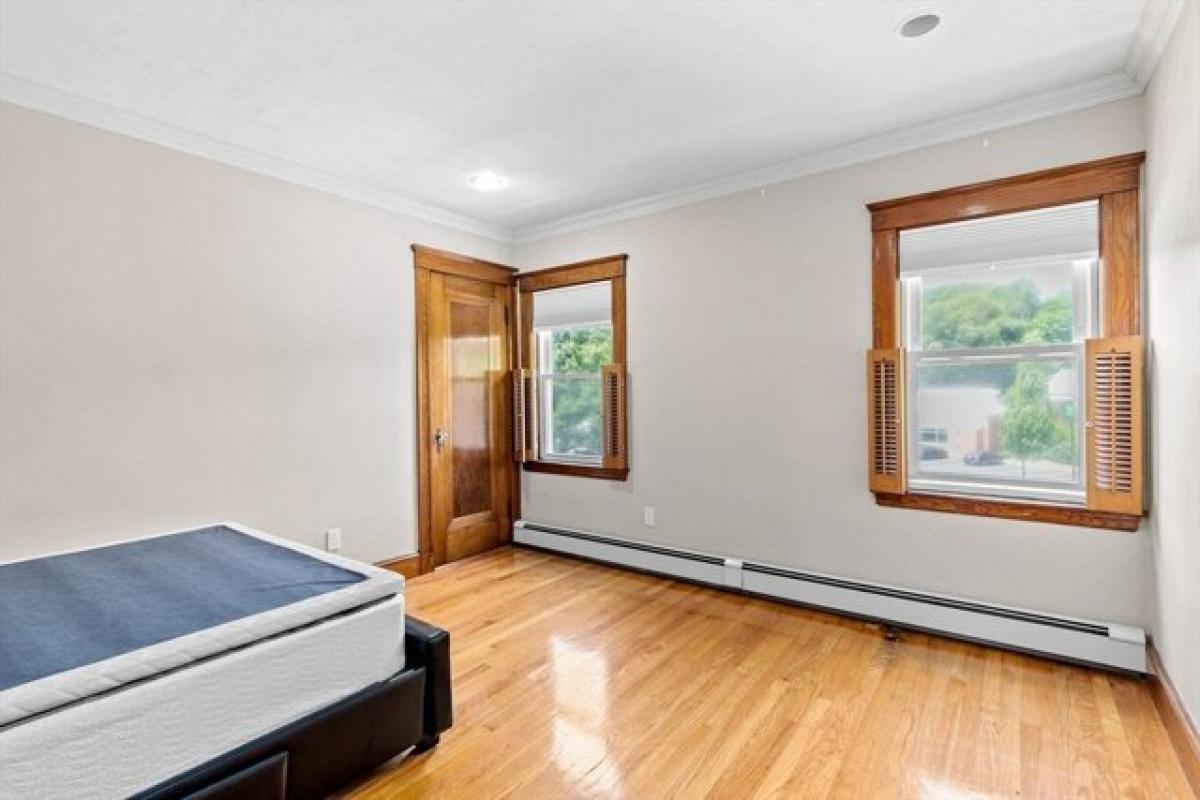 Picture of Home For Sale in Quincy, Massachusetts, United States