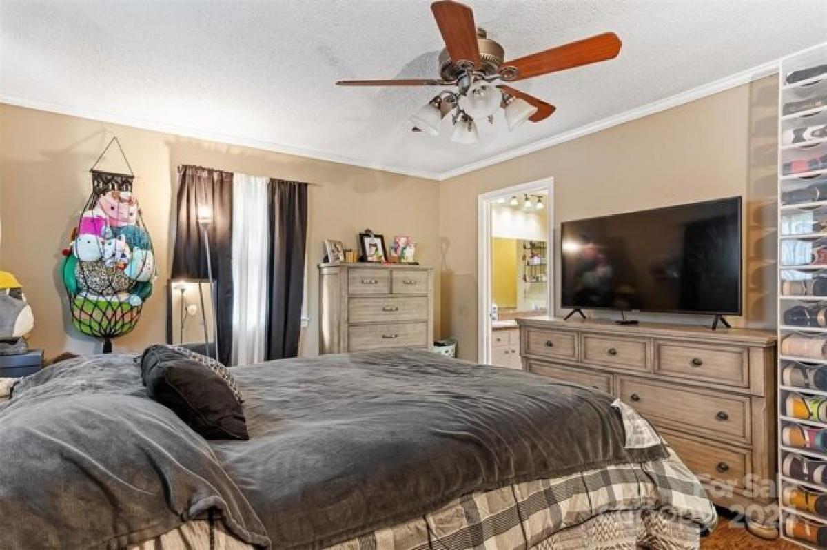 Picture of Home For Sale in Lenoir, North Carolina, United States