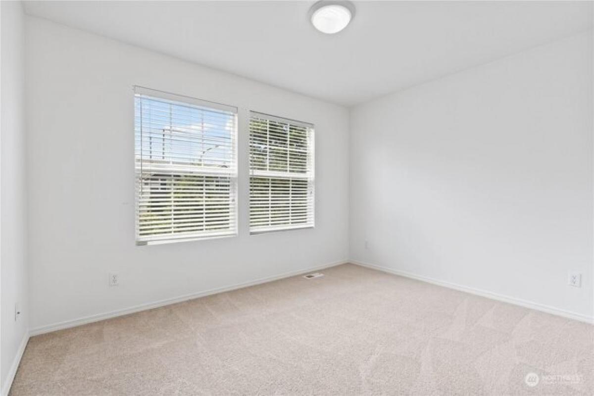 Picture of Home For Sale in Federal Way, Washington, United States