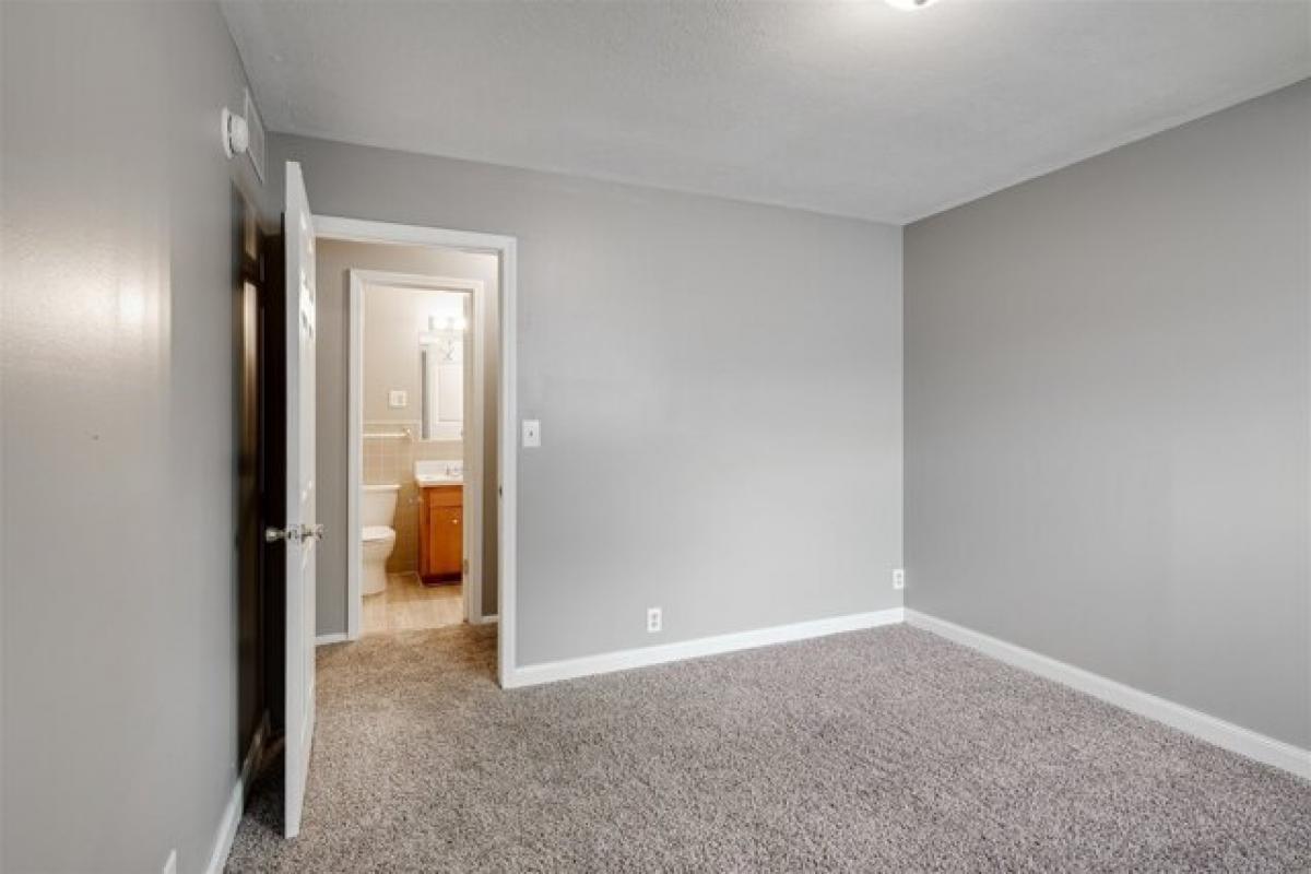 Picture of Home For Sale in Bloomington, Illinois, United States