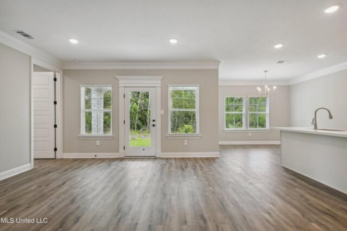 Picture of Home For Sale in Ocean Springs, Mississippi, United States