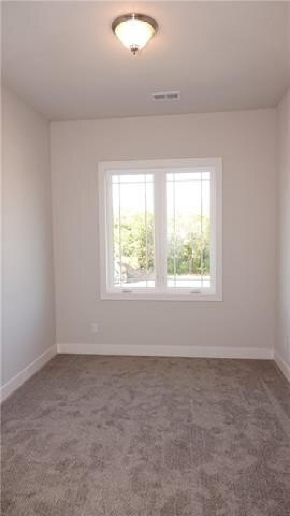 Picture of Home For Sale in Shawnee, Kansas, United States