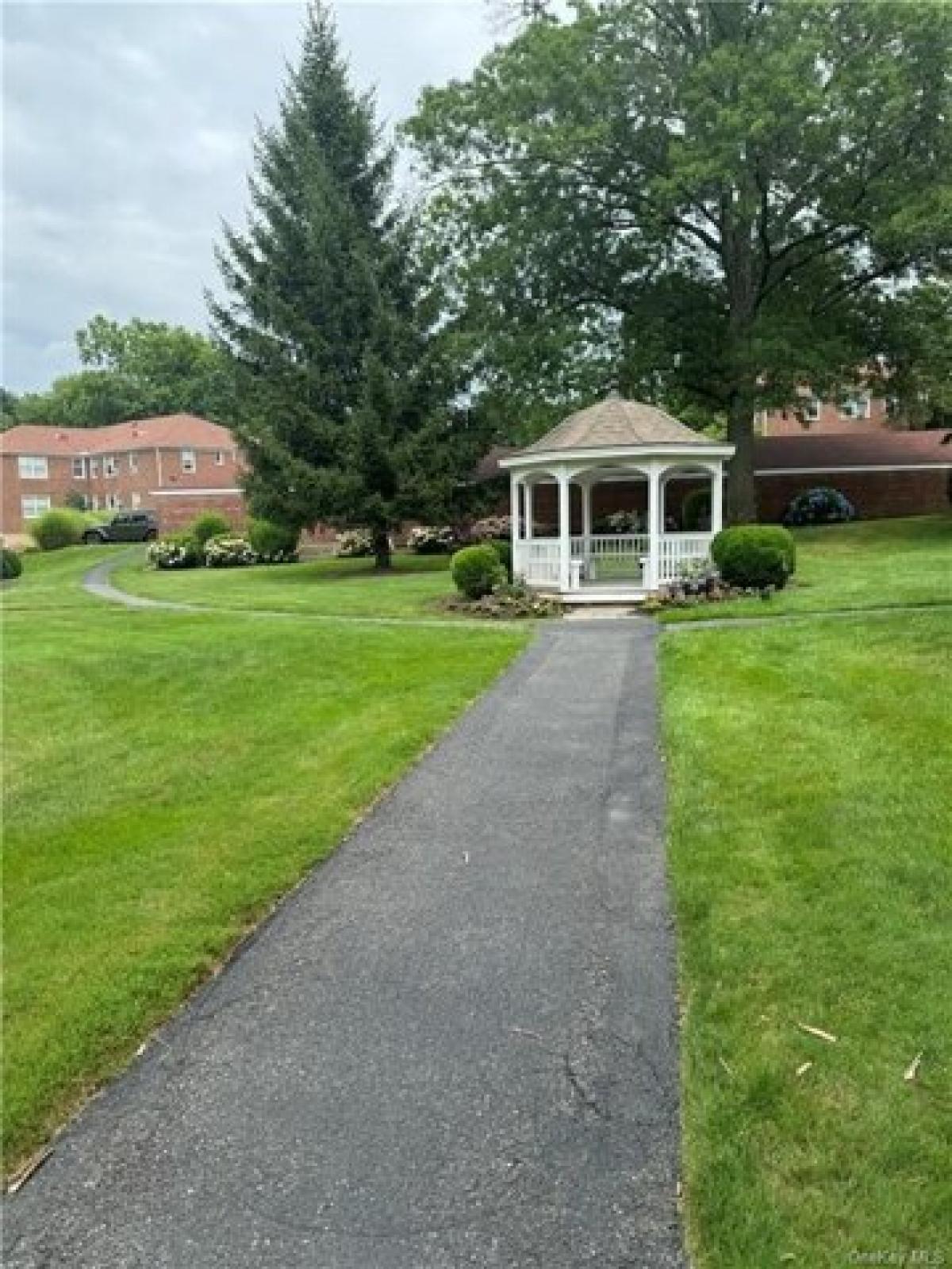 Picture of Home For Sale in White Plains, New York, United States