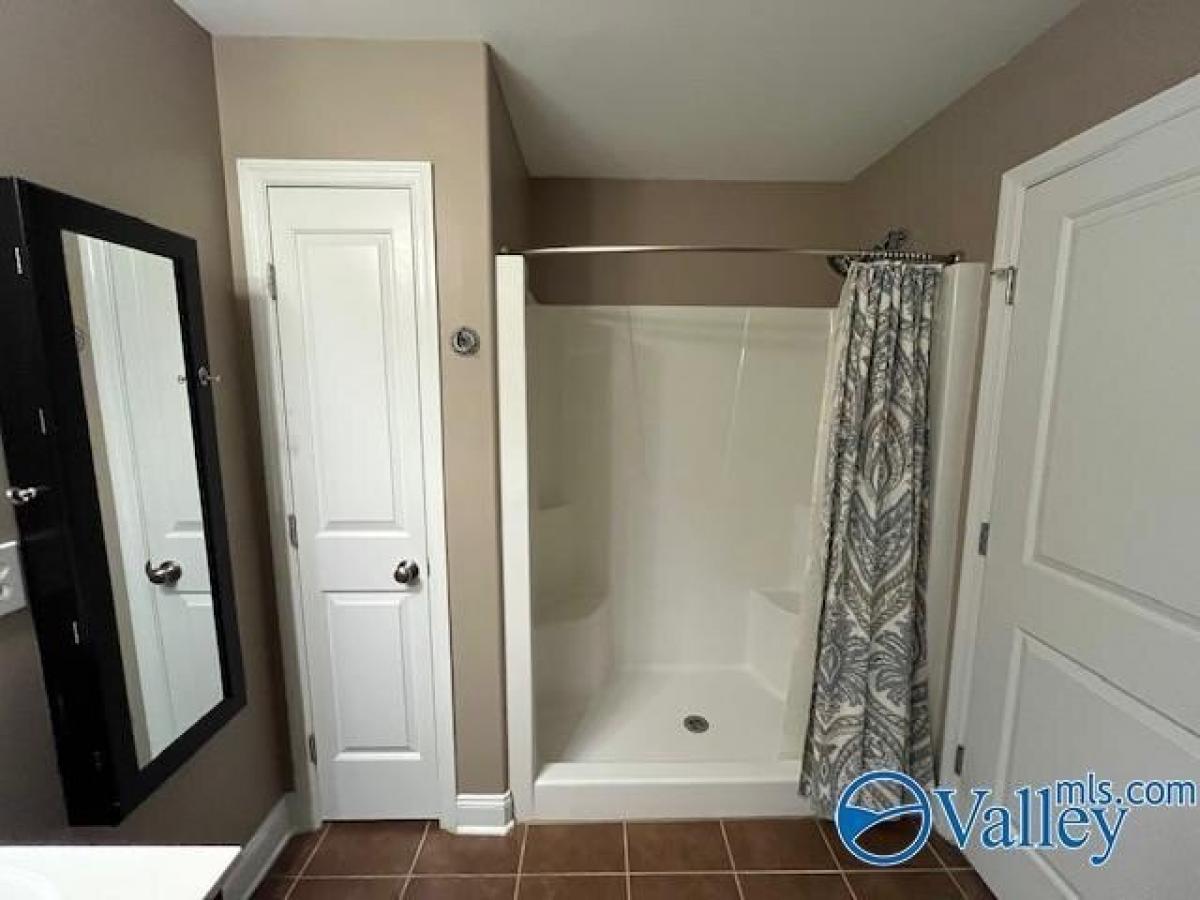 Picture of Home For Sale in Decatur, Alabama, United States