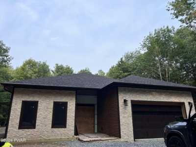 Home For Sale in Lake Ariel, Pennsylvania