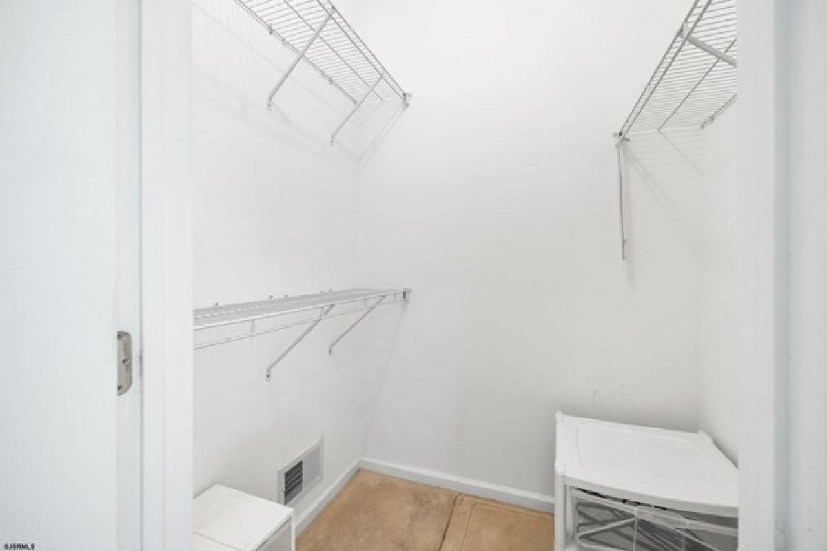 Picture of Home For Sale in Egg Harbor Township, New Jersey, United States