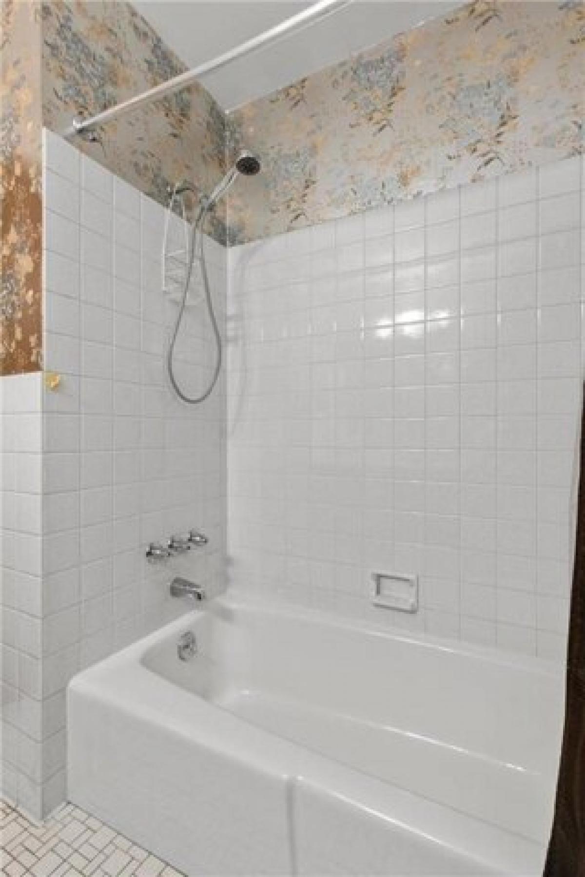 Picture of Home For Sale in Burnsville, Minnesota, United States