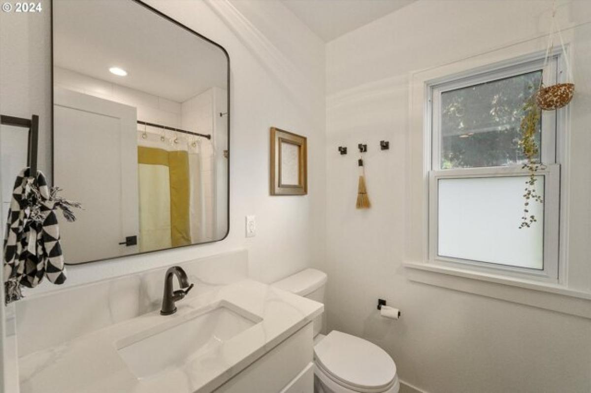 Picture of Home For Sale in Milwaukie, Oregon, United States