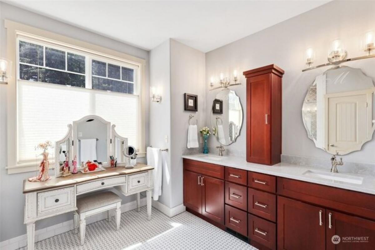 Picture of Home For Sale in Olympia, Washington, United States