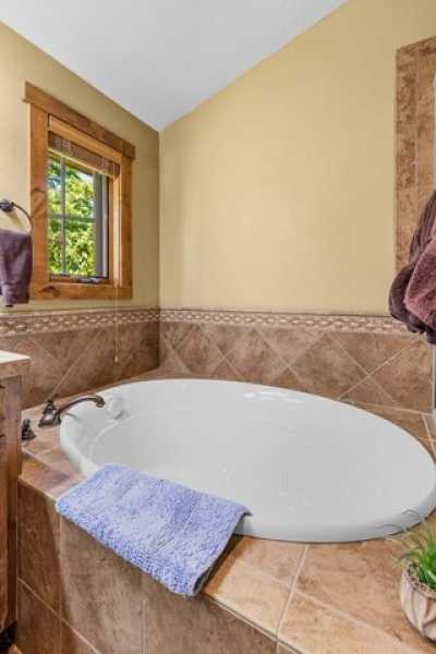 Home For Sale in Donnelly, Idaho