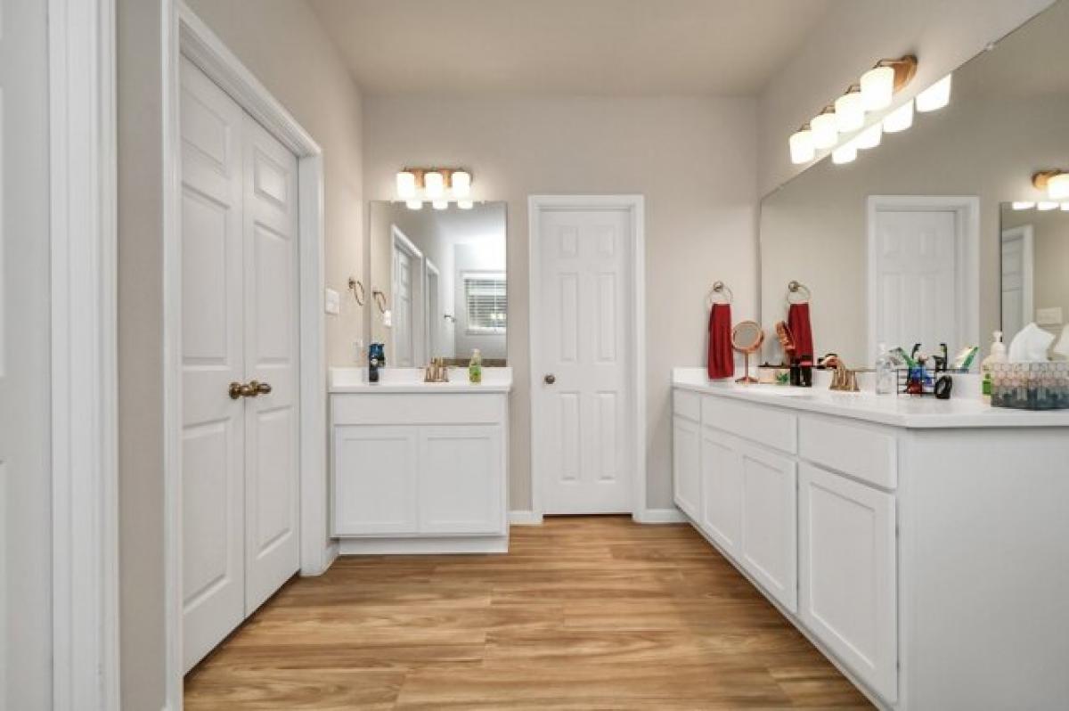 Picture of Home For Sale in Tomball, Texas, United States